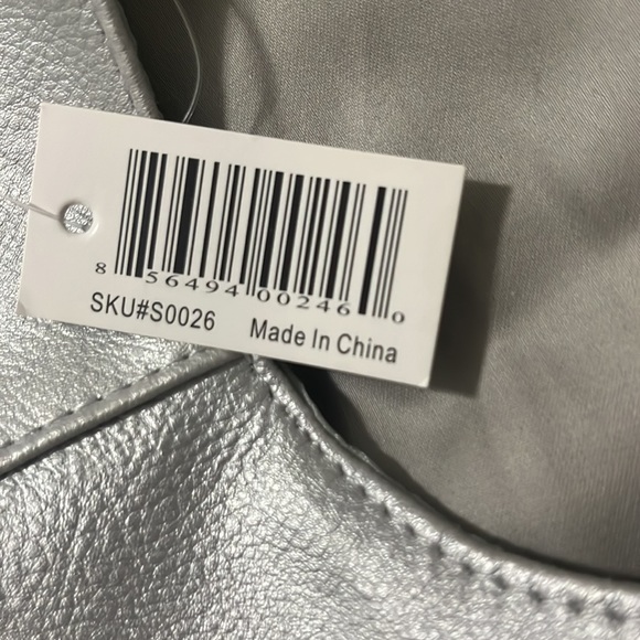 New with tags! Great pool bag, weekend, spa day, etc! 🥳 - Picture 4 of 5